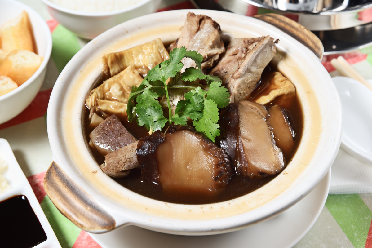 What are the most popular Singaporean foods?